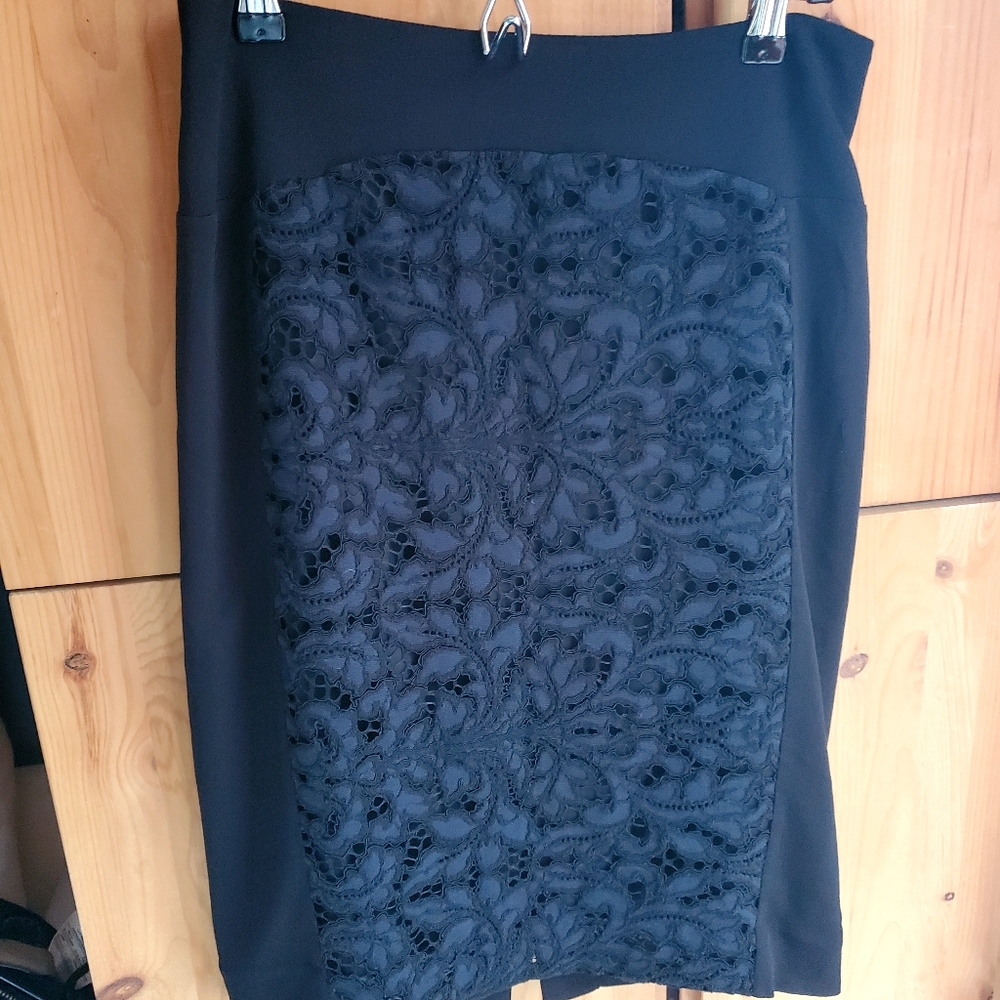 Diane Von Furstenberg NWT Black and Navy Lace Panel Skirt size 4